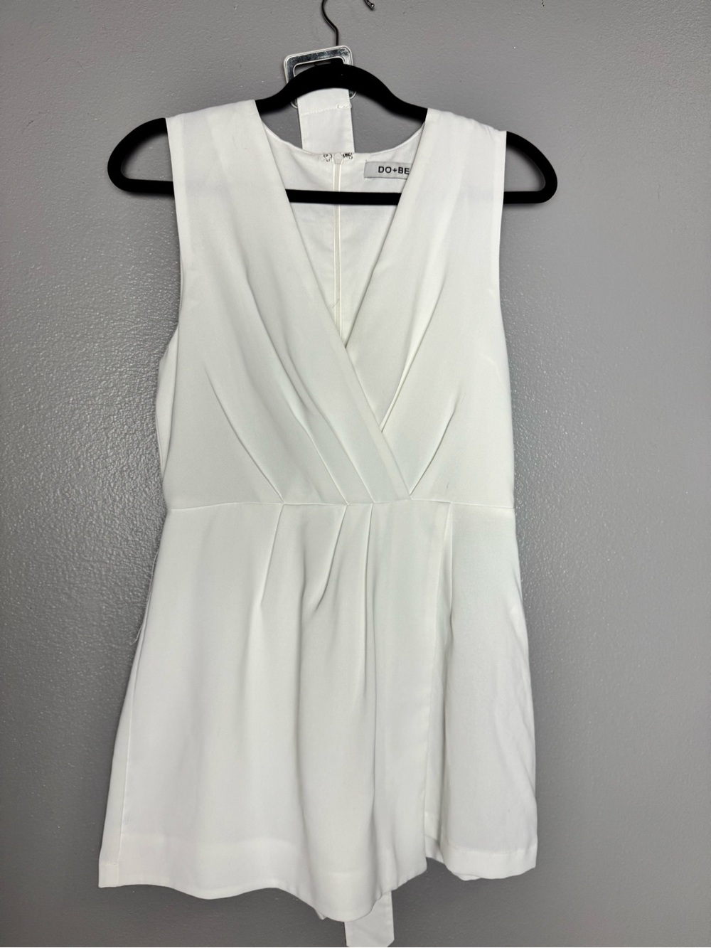 DO+BE White Sleeveless V-Neck Romper